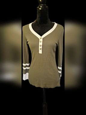 Torrid✨️Olive Green Contrast-Trim Henley Top